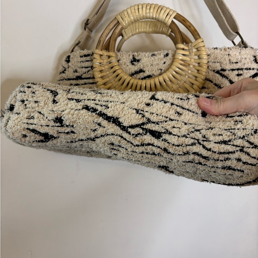 Beachy Tapestry Textured Wooden Handle Coastal Woven Boho Bag - Picture 6 of 7